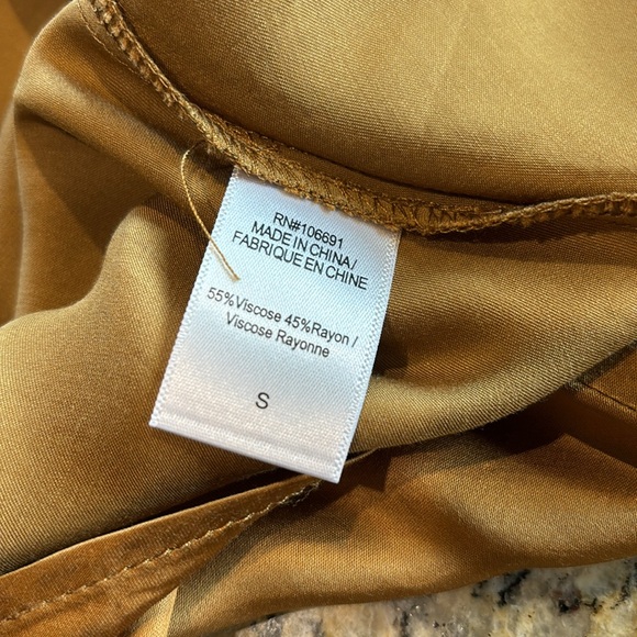 Elegant Gold Women's Dress - Picture 3 of 3